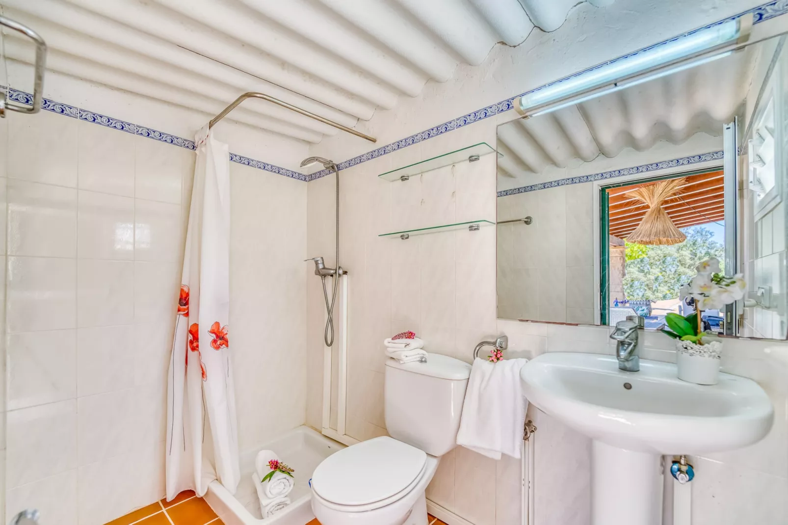 Ses Rotes-Badezimmer