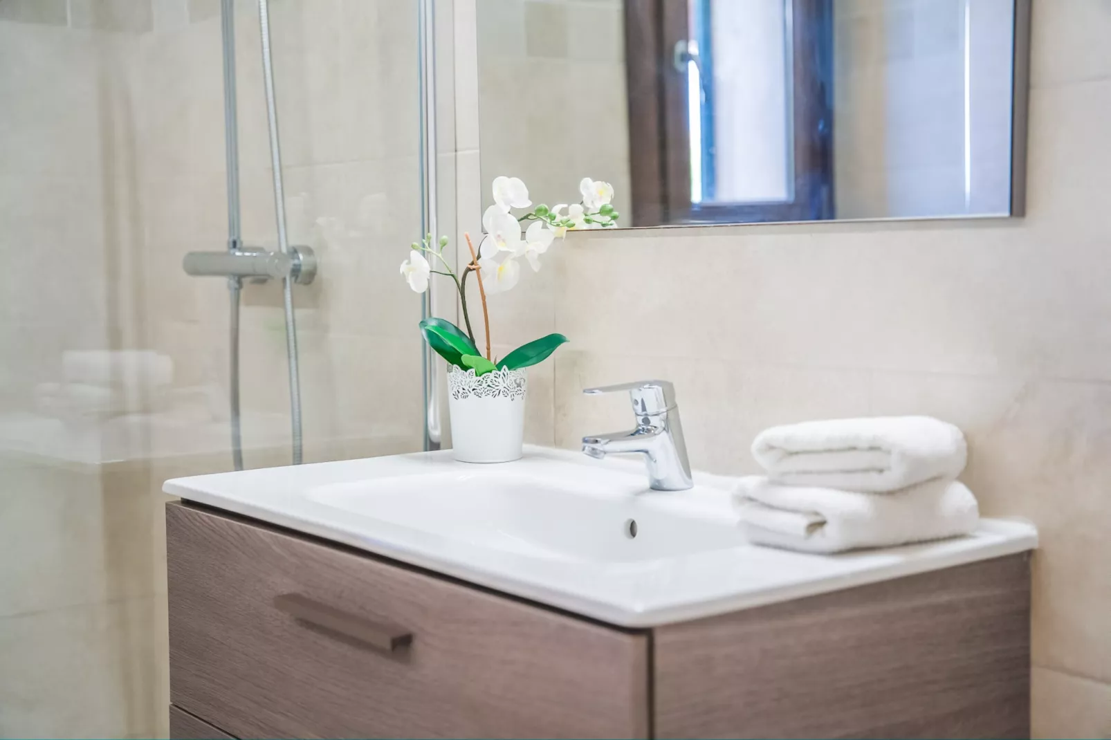 Ses Rotes-Badezimmer