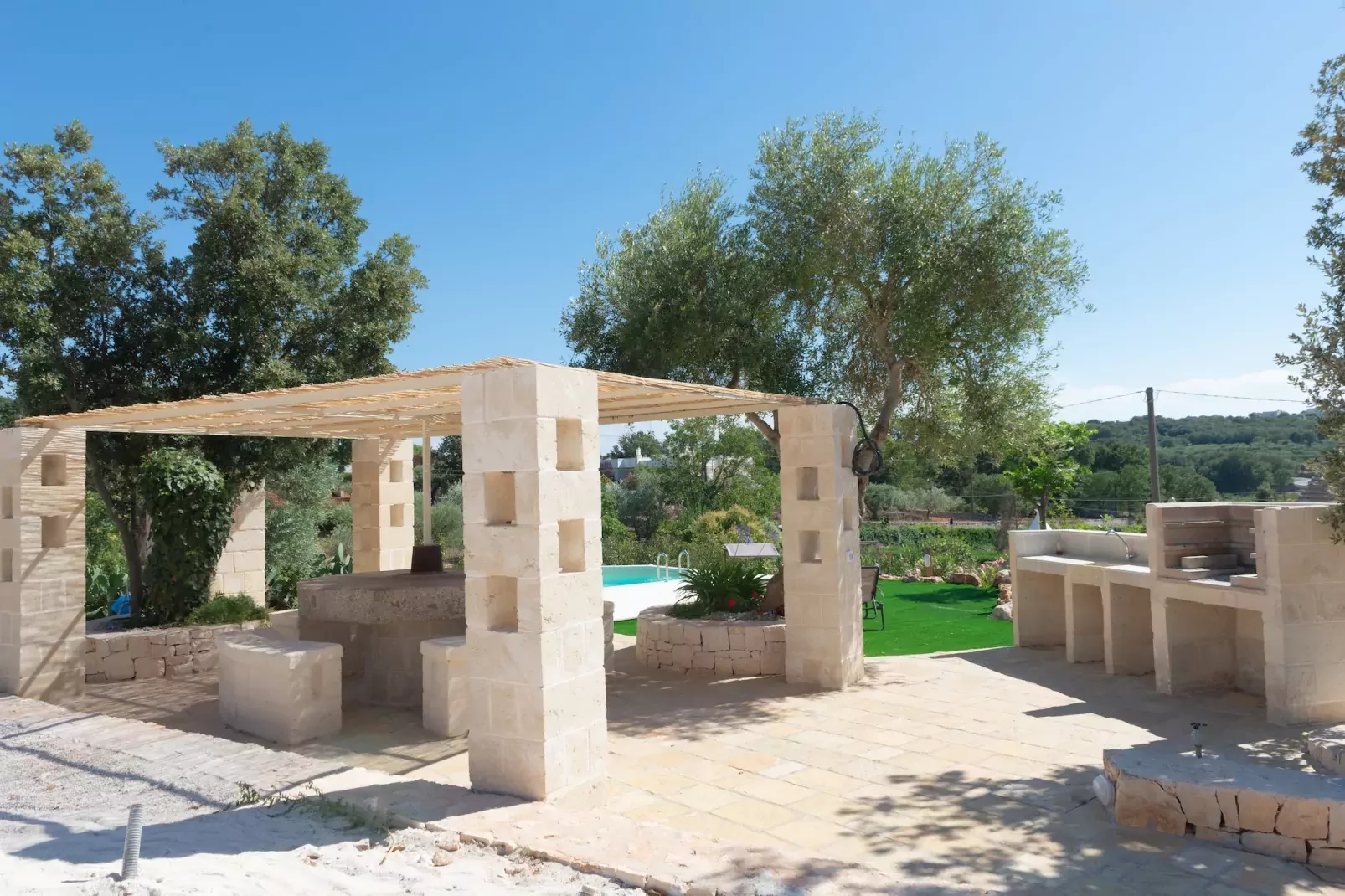 Trulli Cesare in Locorotondo-Gärten Sommer