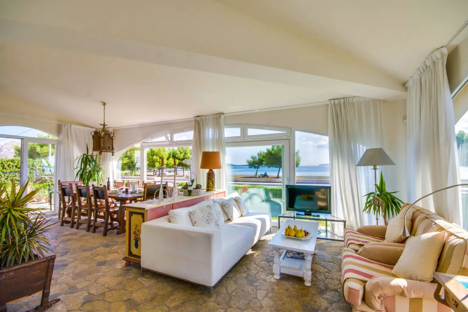 Llenaire-Living room