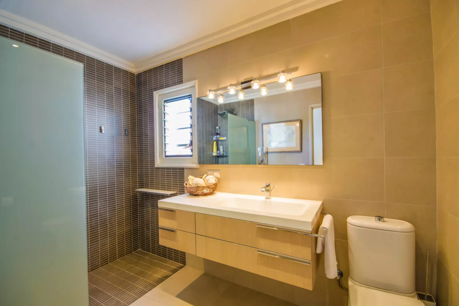 Llenaire-Bathroom