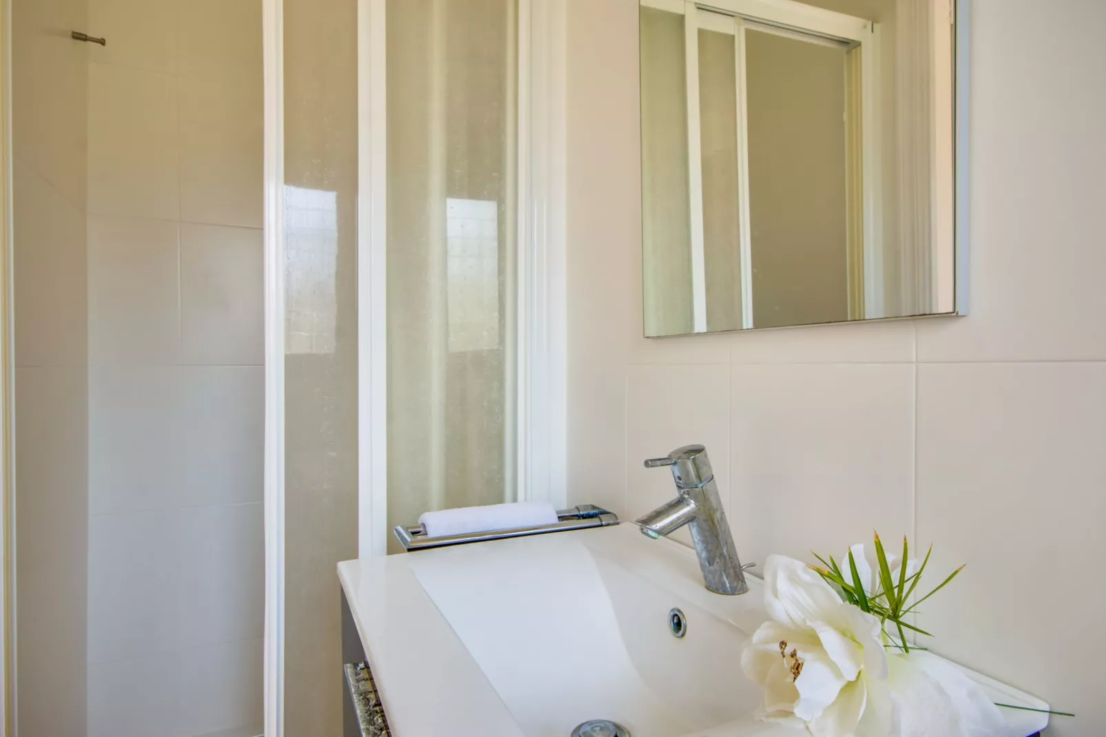 Llenaire-Bathroom