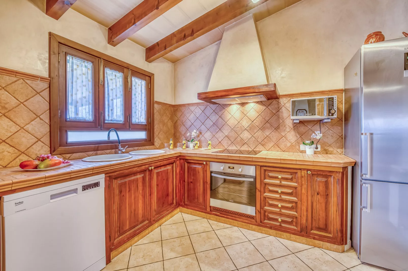 Son Frau-Kitchen