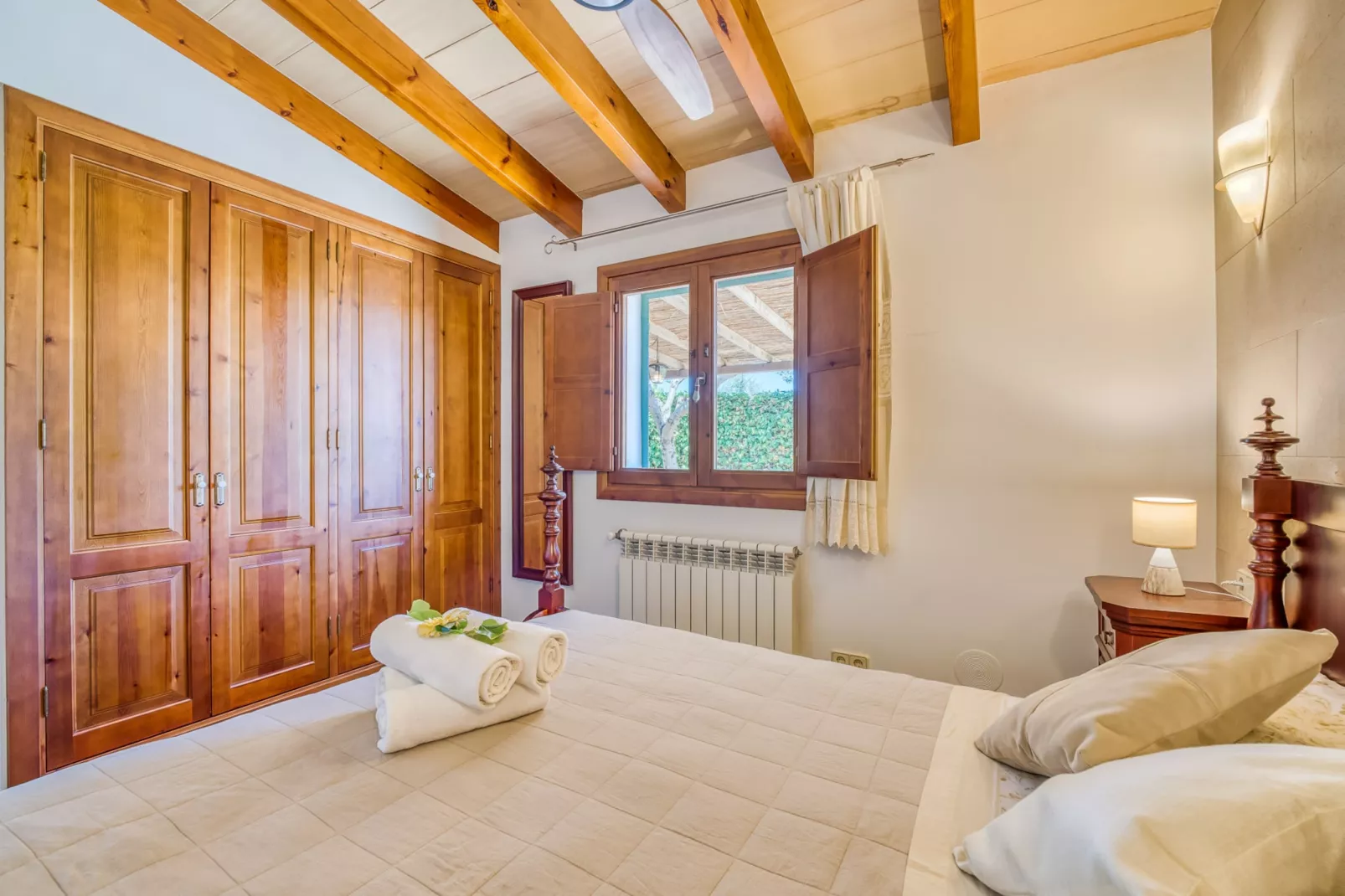 Son Frau-Bedroom
