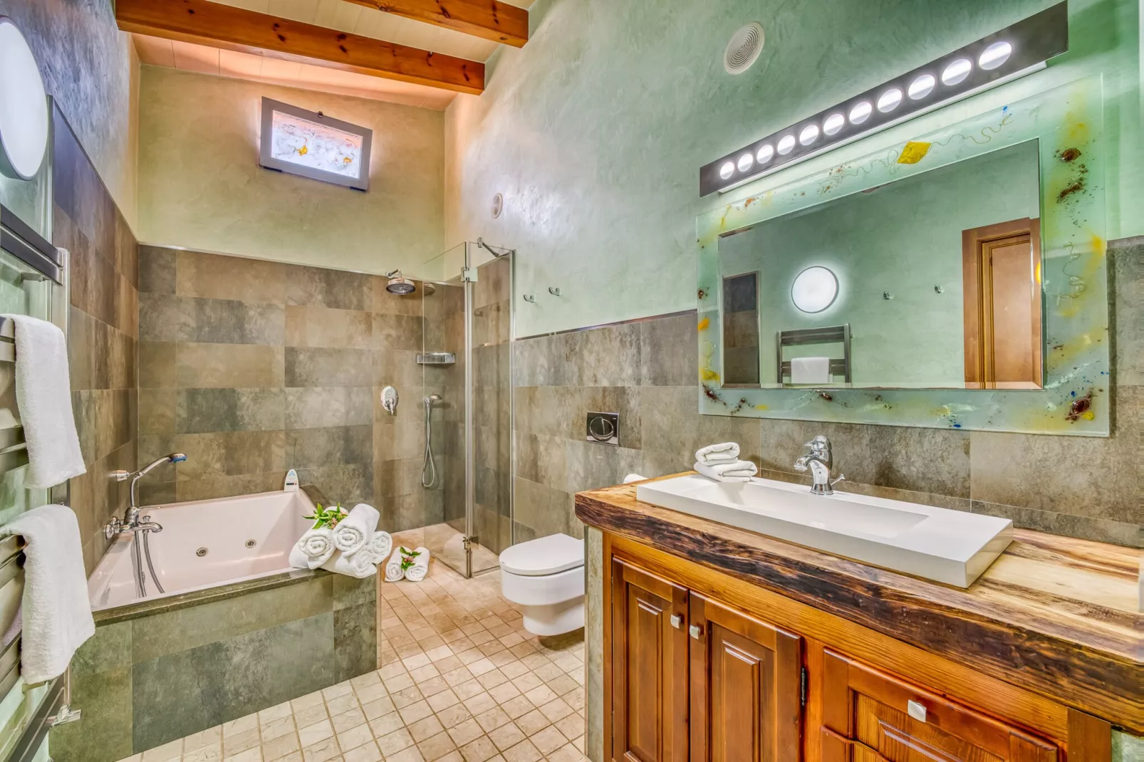 Son Frau-Bathroom
