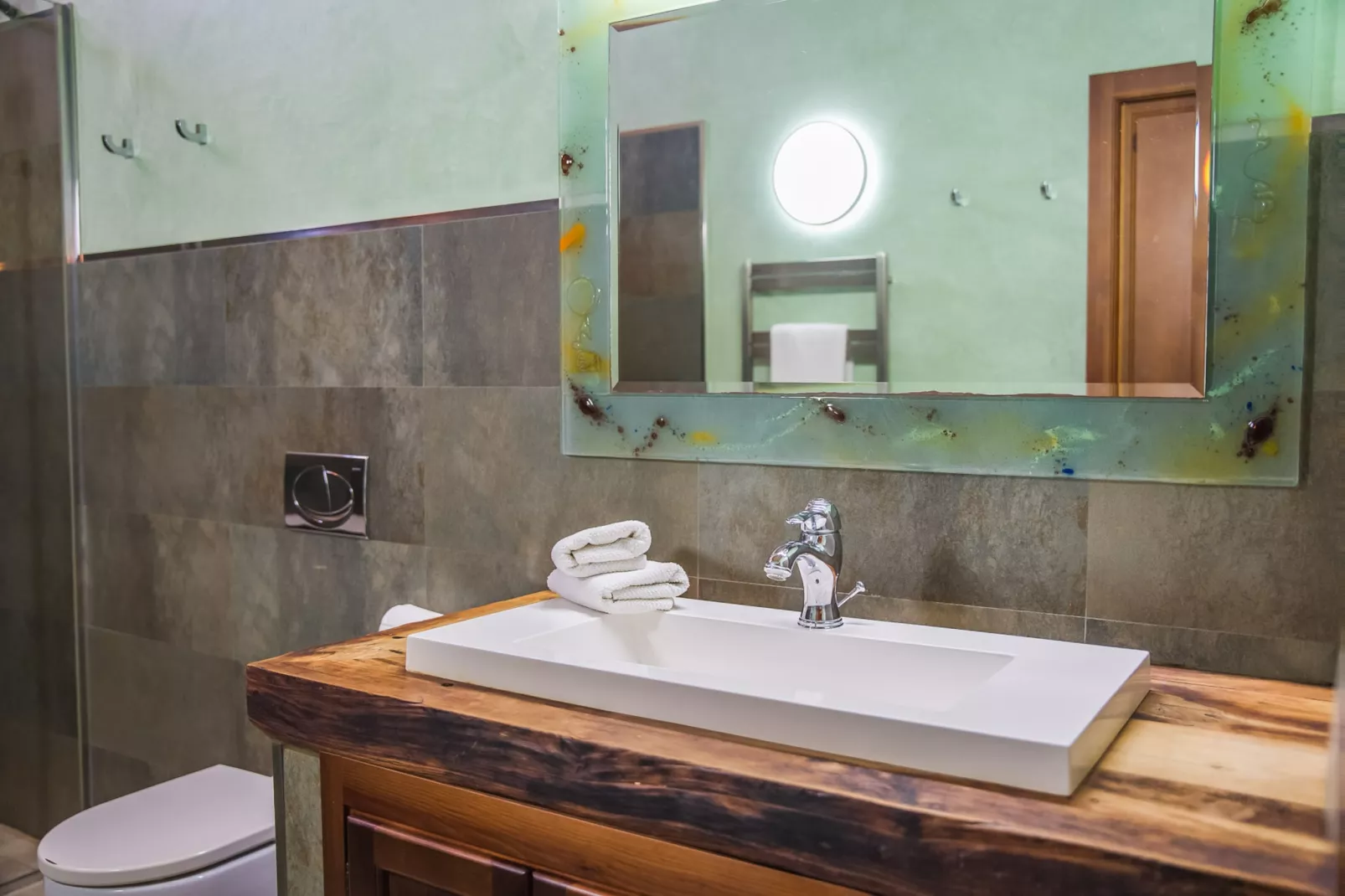 Son Frau-Bathroom