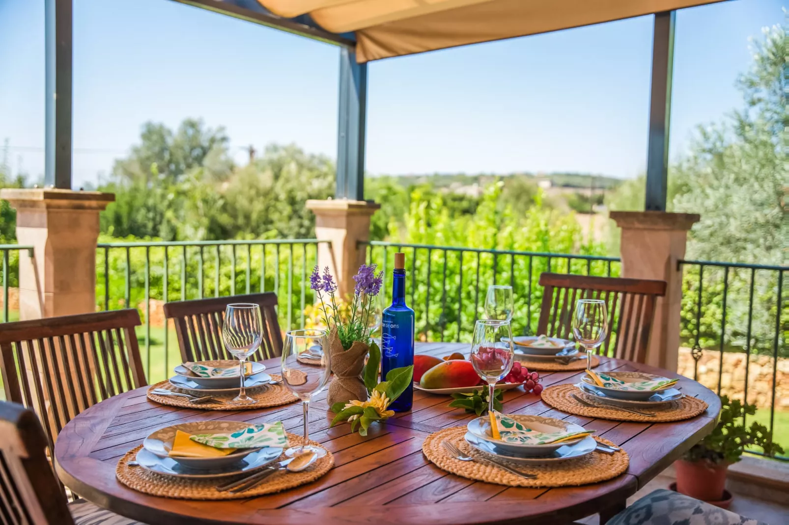 Son Frau-Terrace