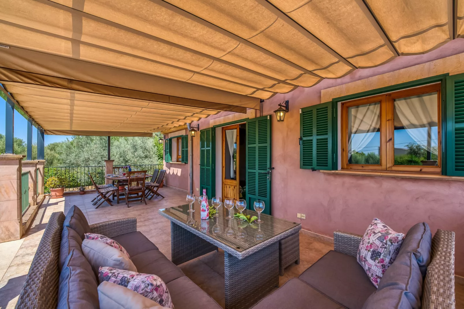 Son Frau-Terrace