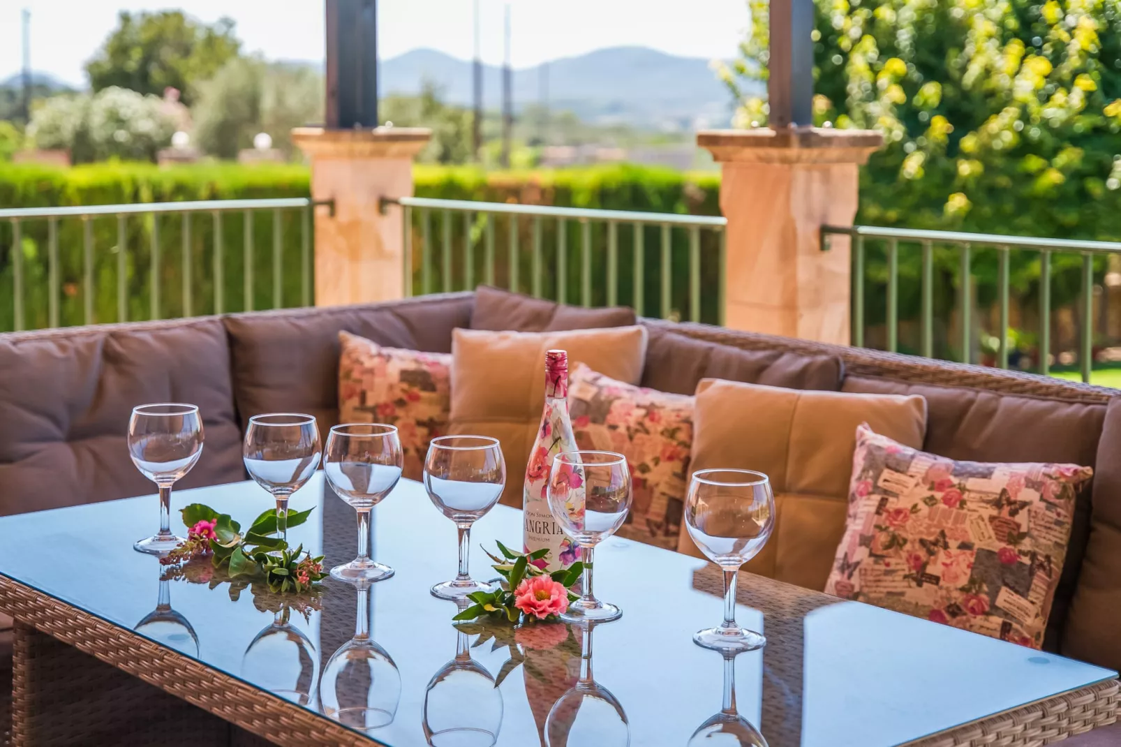 Son Frau-Terrace