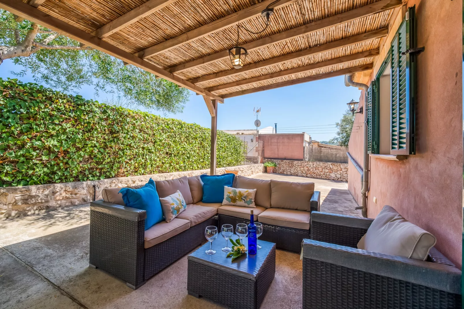 Son Frau-Terrace