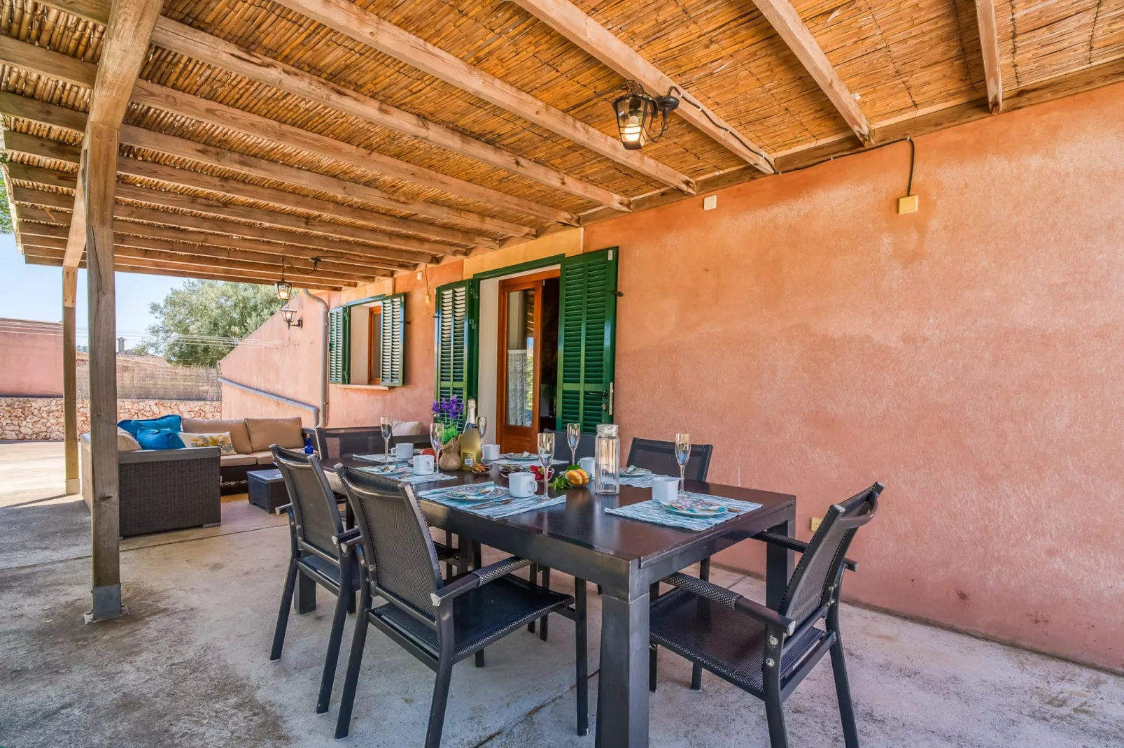 Son Frau-Terrace
