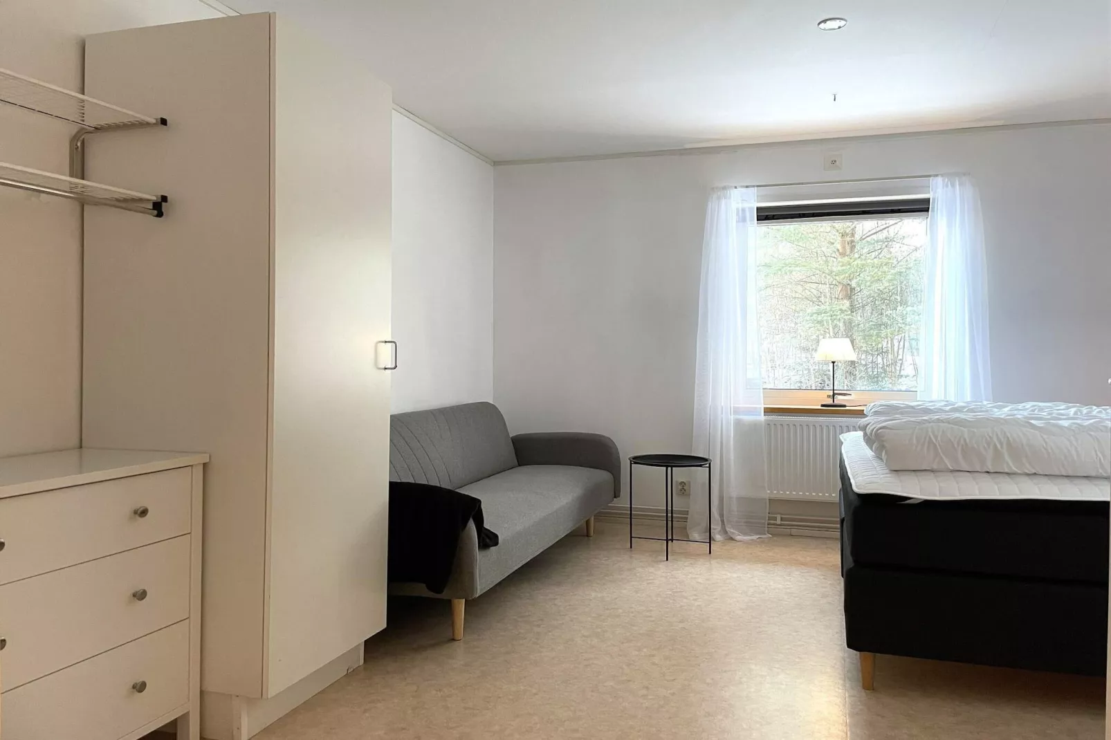 Trebäddsrum med WC och delad dusch-Innen