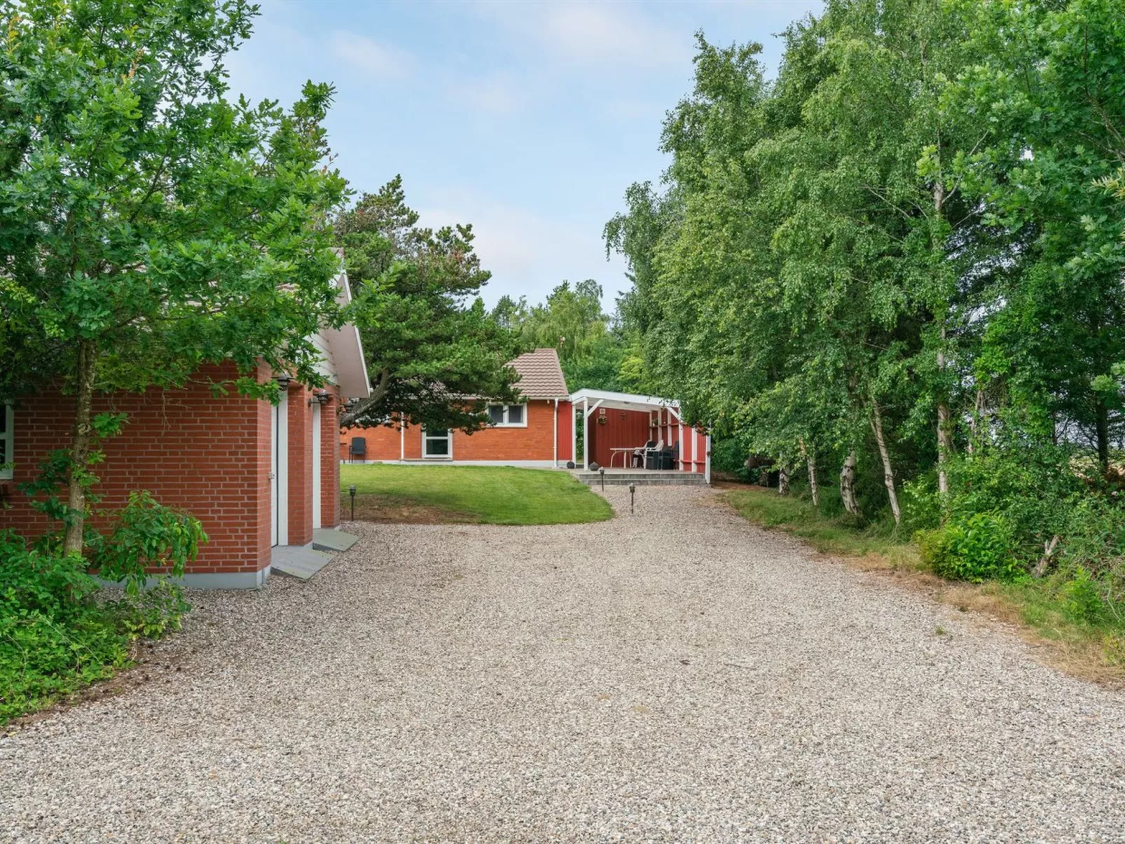 "Gwen" - 2.7km from the sea-Outside