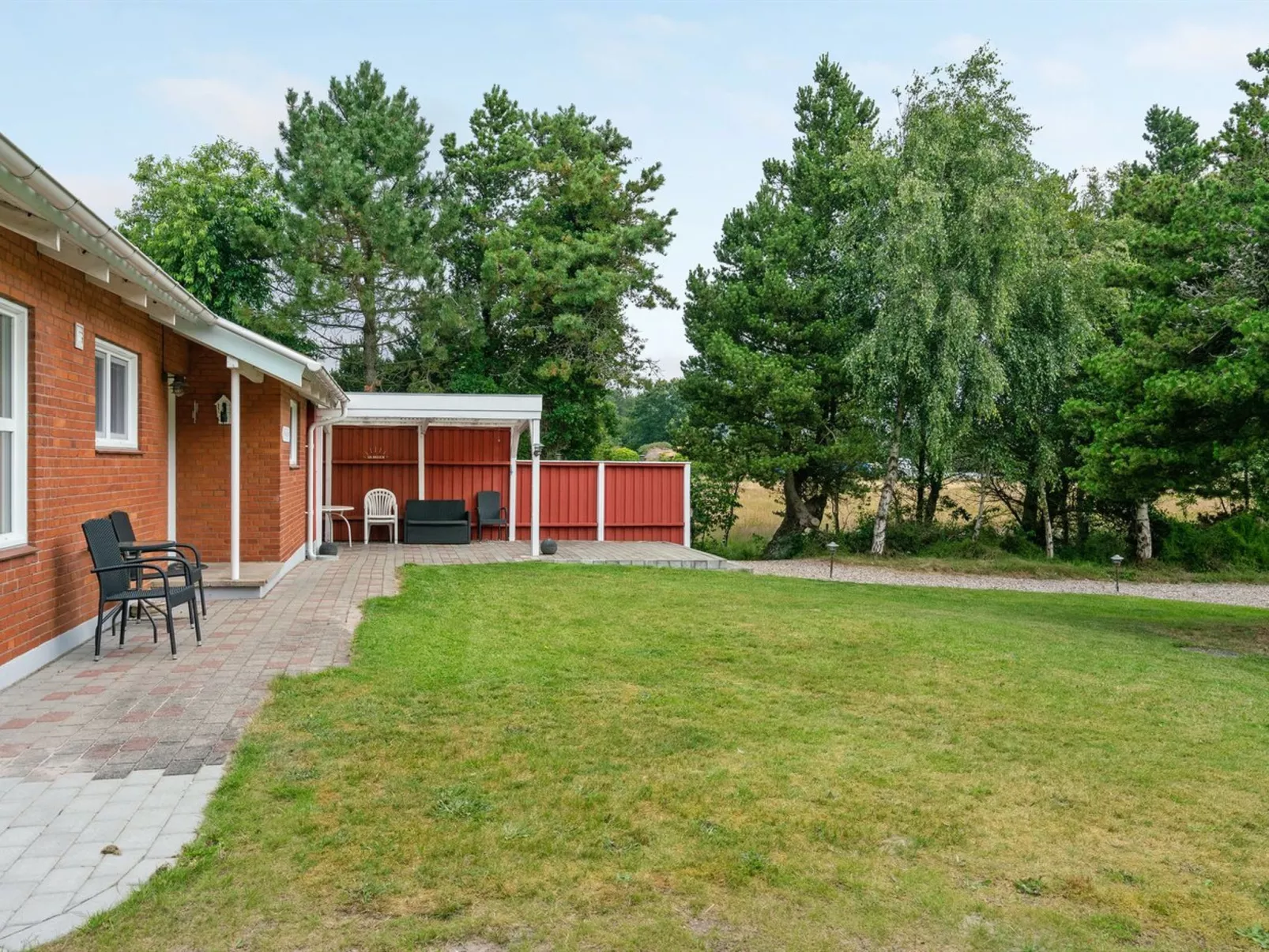 "Gwen" - 2.7km from the sea-Outside