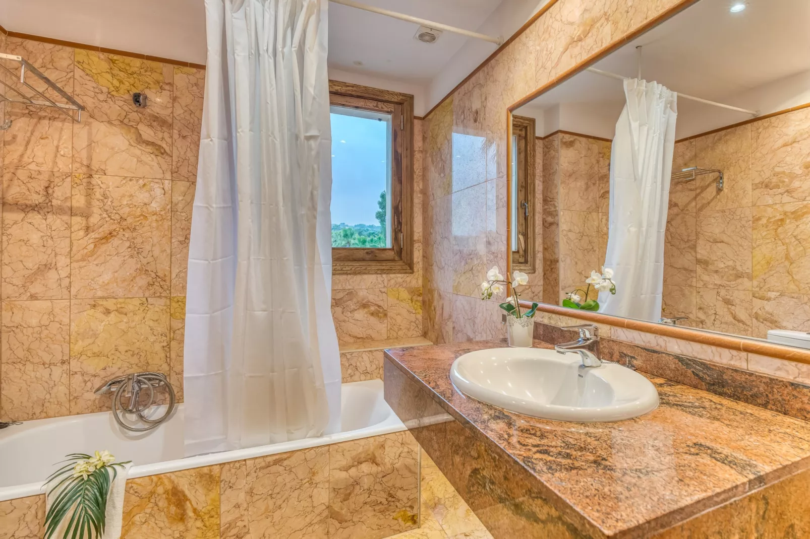 El Palmeral-Bathroom