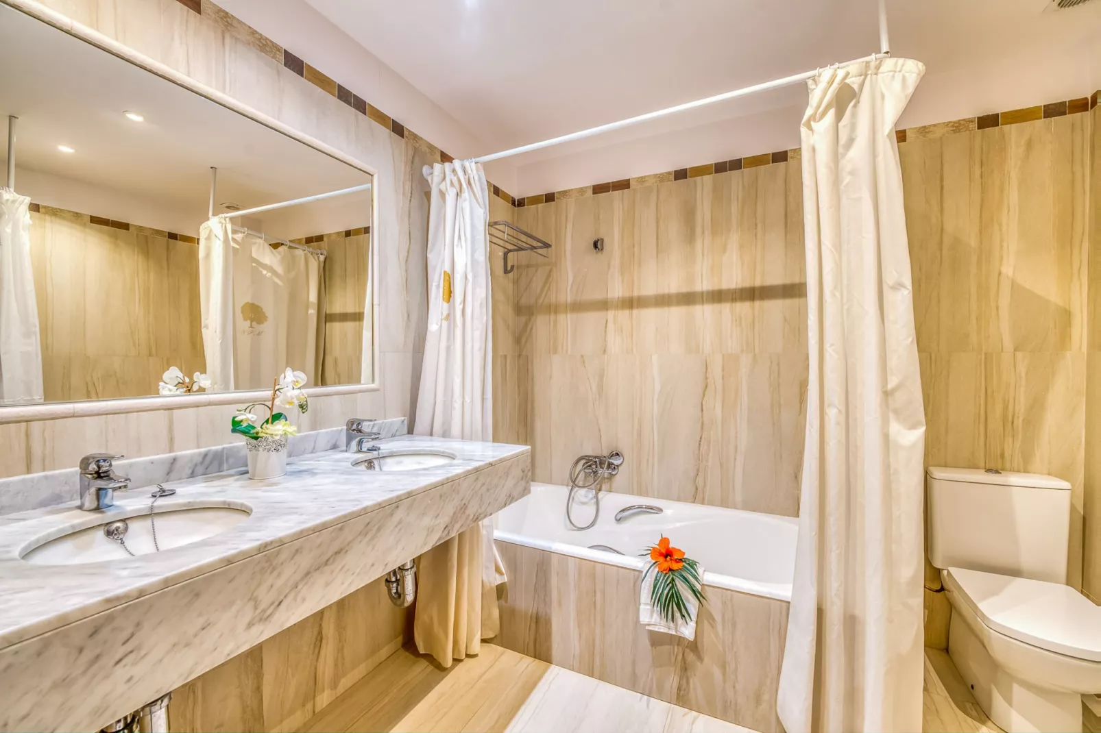El Palmeral-Bathroom