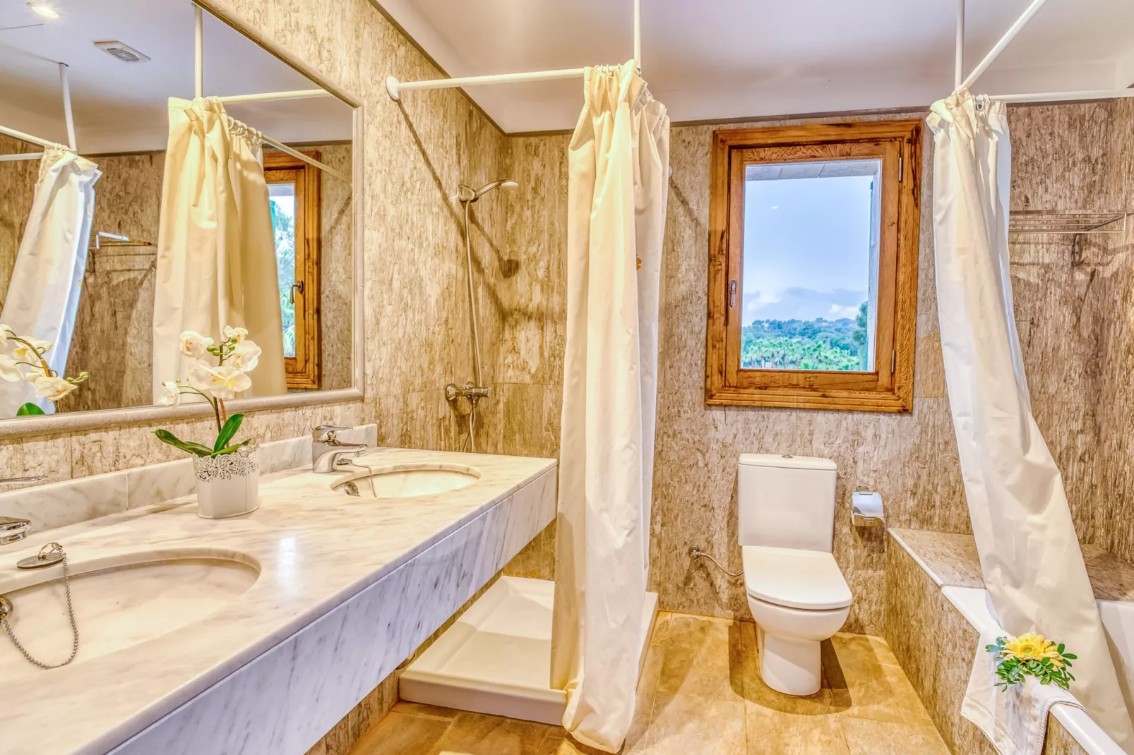 El Palmeral-Bathroom