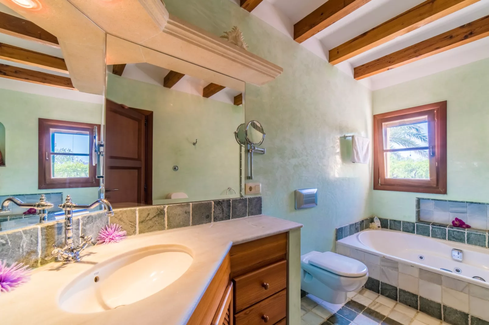 Els Mitjans-Bathroom
