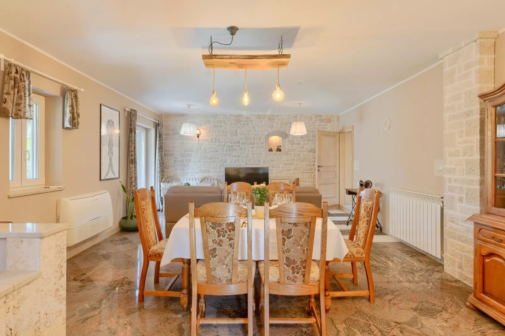 Villa Lasa-Dining room