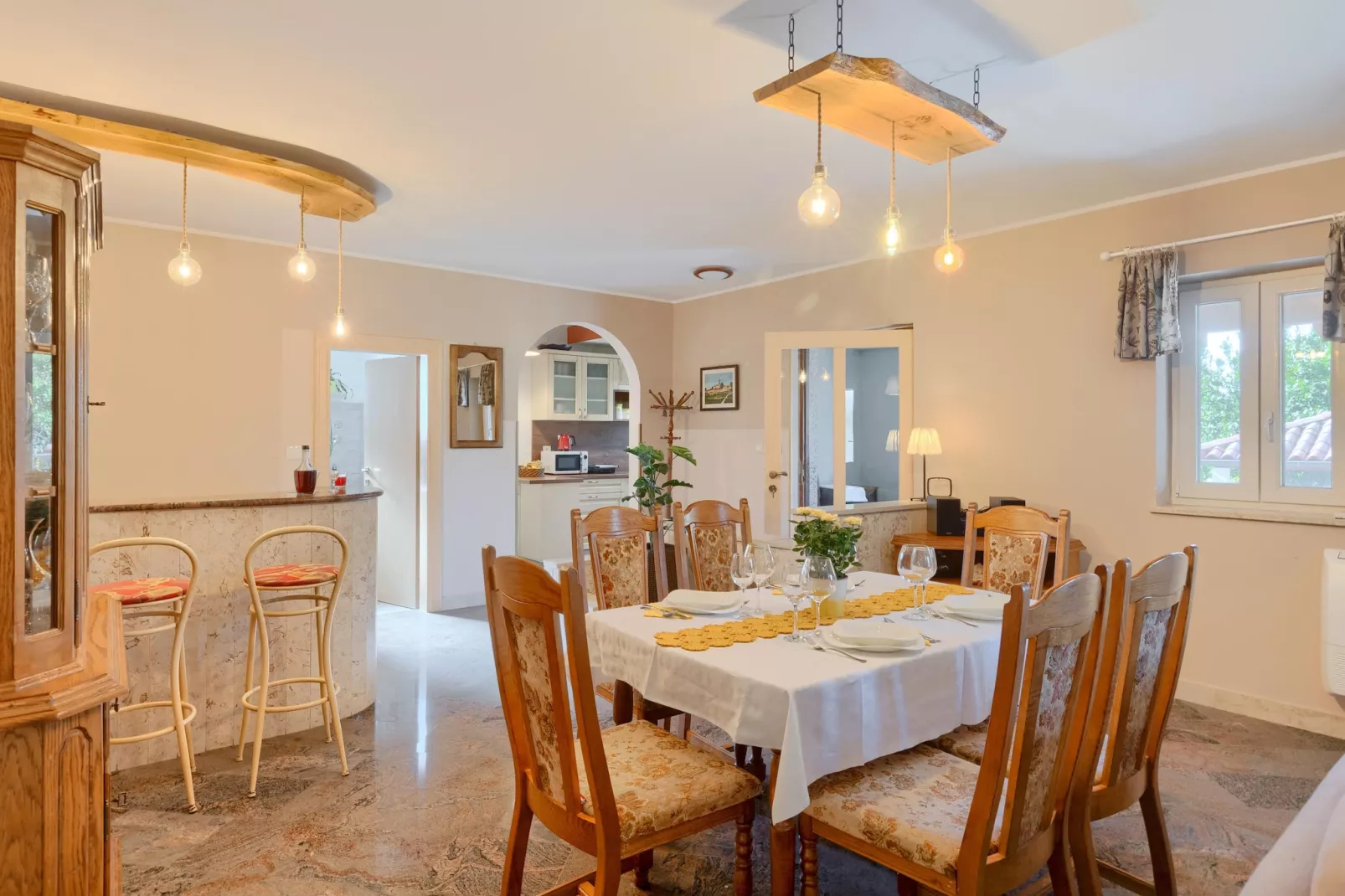 Villa Lasa-Dining room