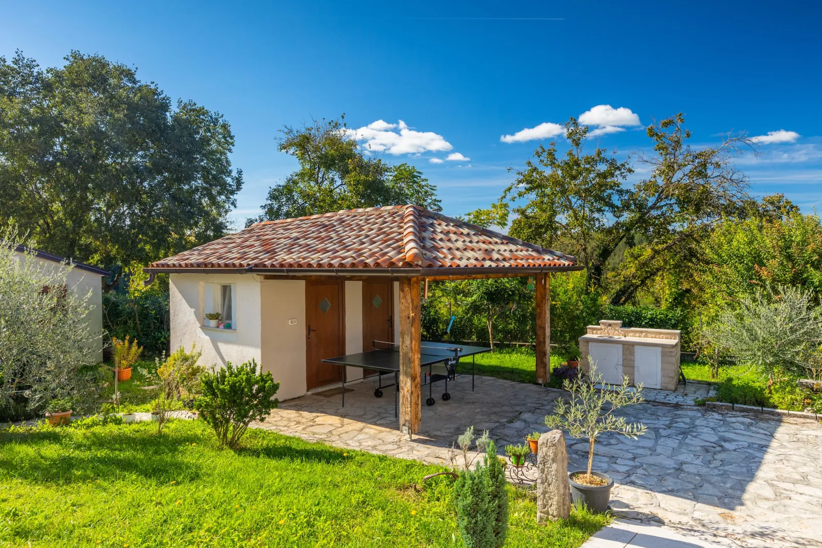 Villa Lasa-Gardens summer