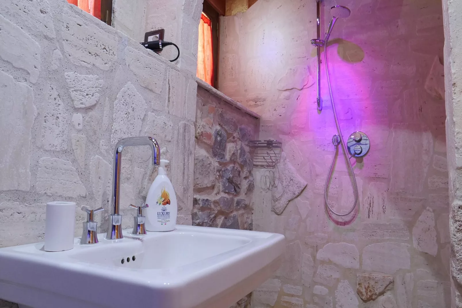 Casa Carlotta-Bathroom