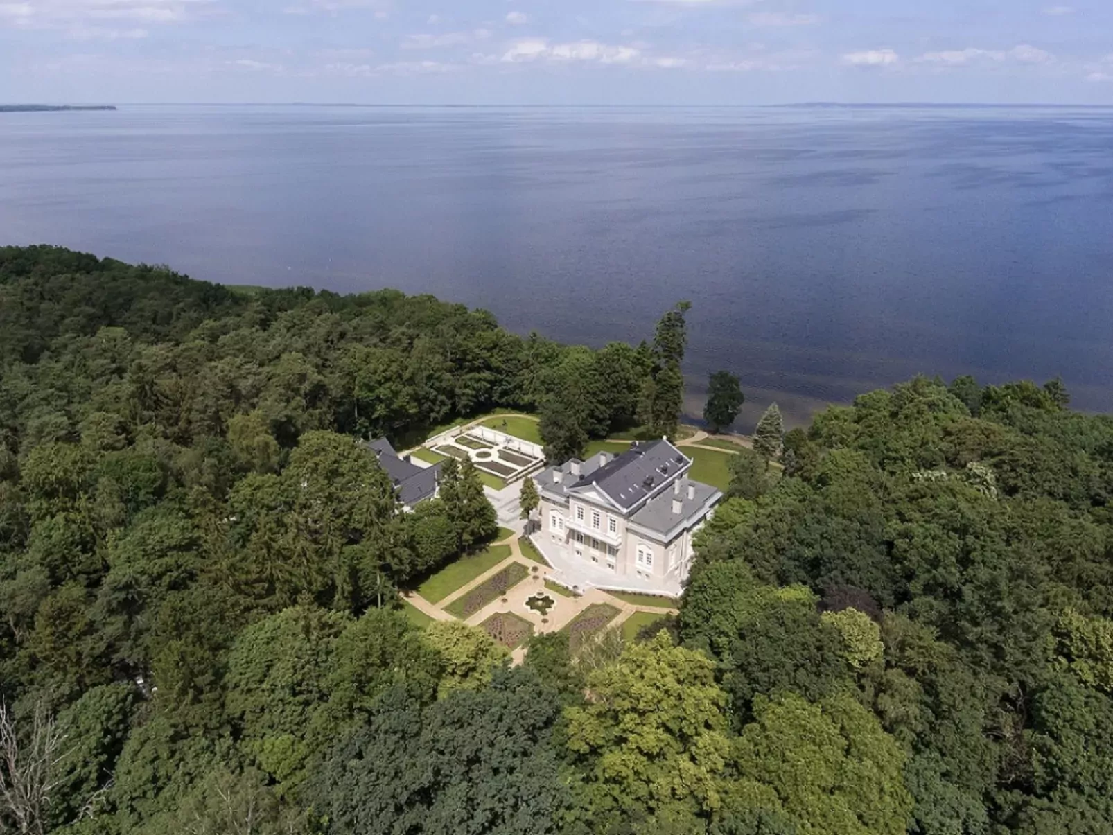 Manowce Palace-Outside