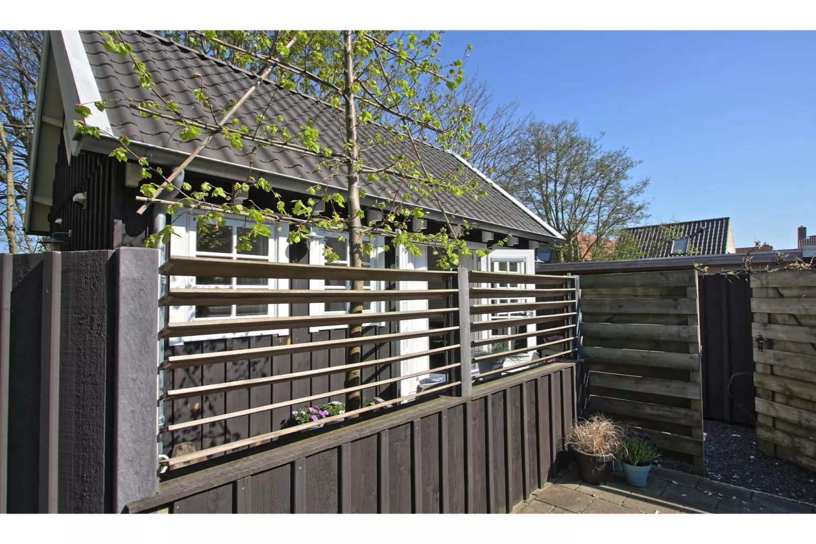 Lijsterhofstraat 13 - Knusse vakantiewoning nabij strand en centrum-Terrace balcony