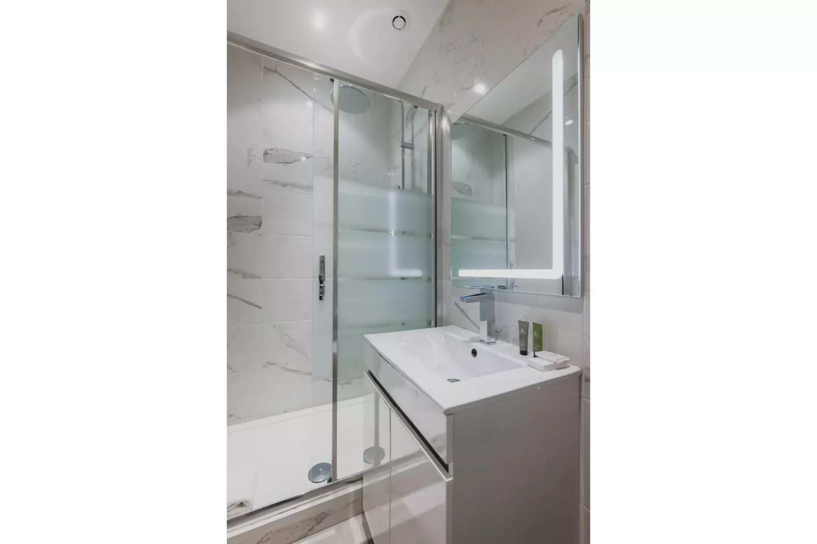 MB-118-BELLEVILLE-0G-Bathroom