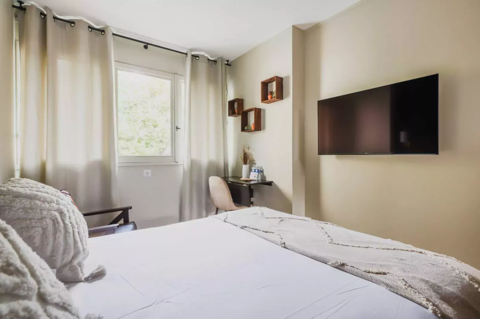 IA-31-DEGAULLE-15-Bedroom
