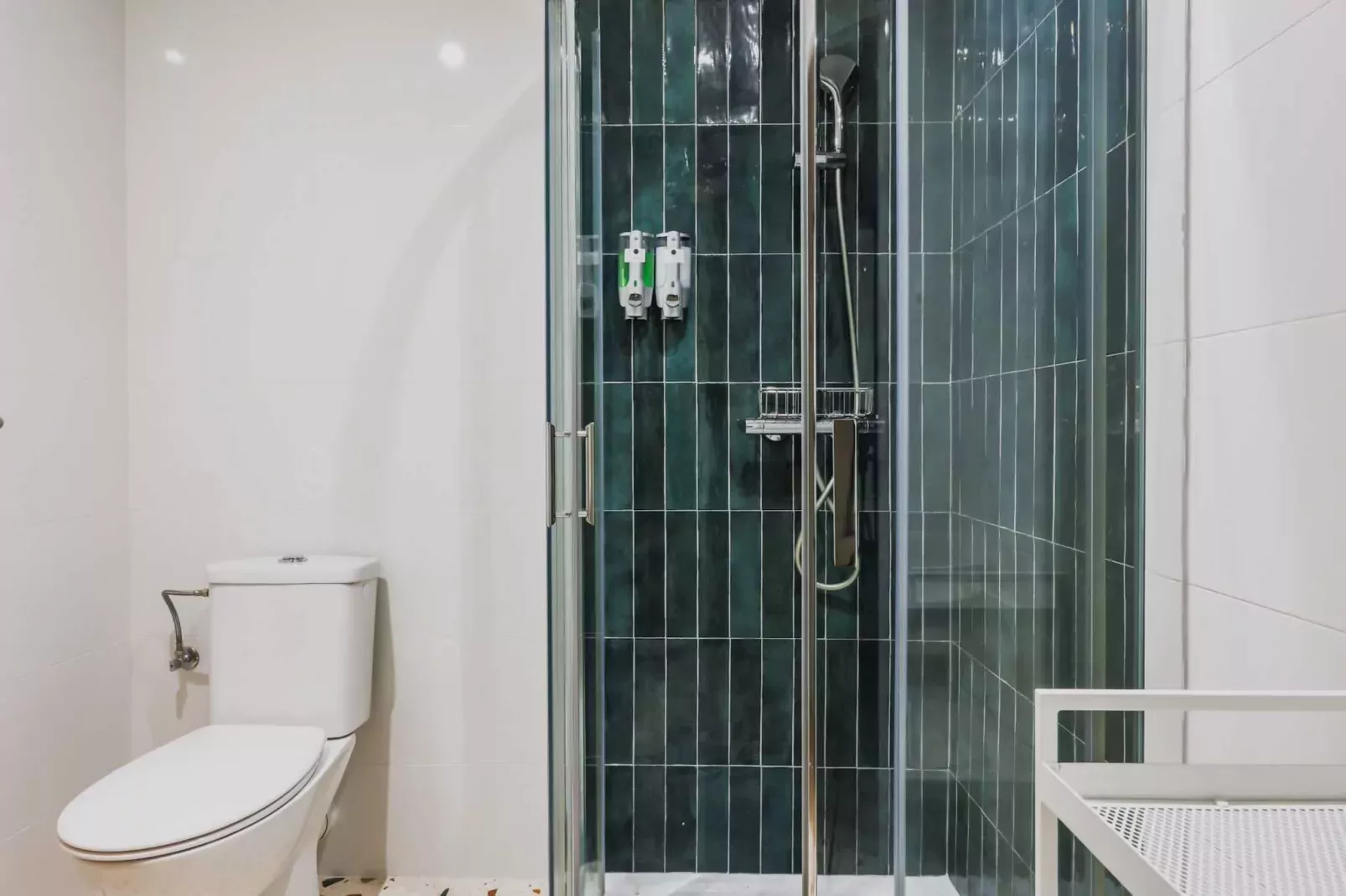 IA-31-DEGAULLE-15-Bathroom