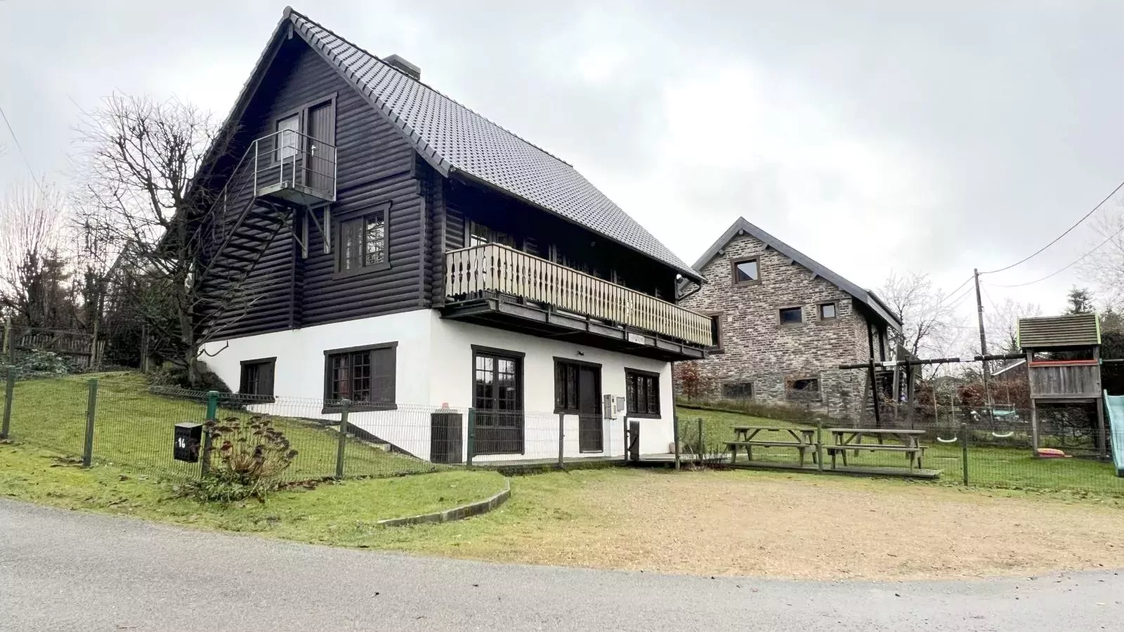 La Pomme de Pin-Exterior summer