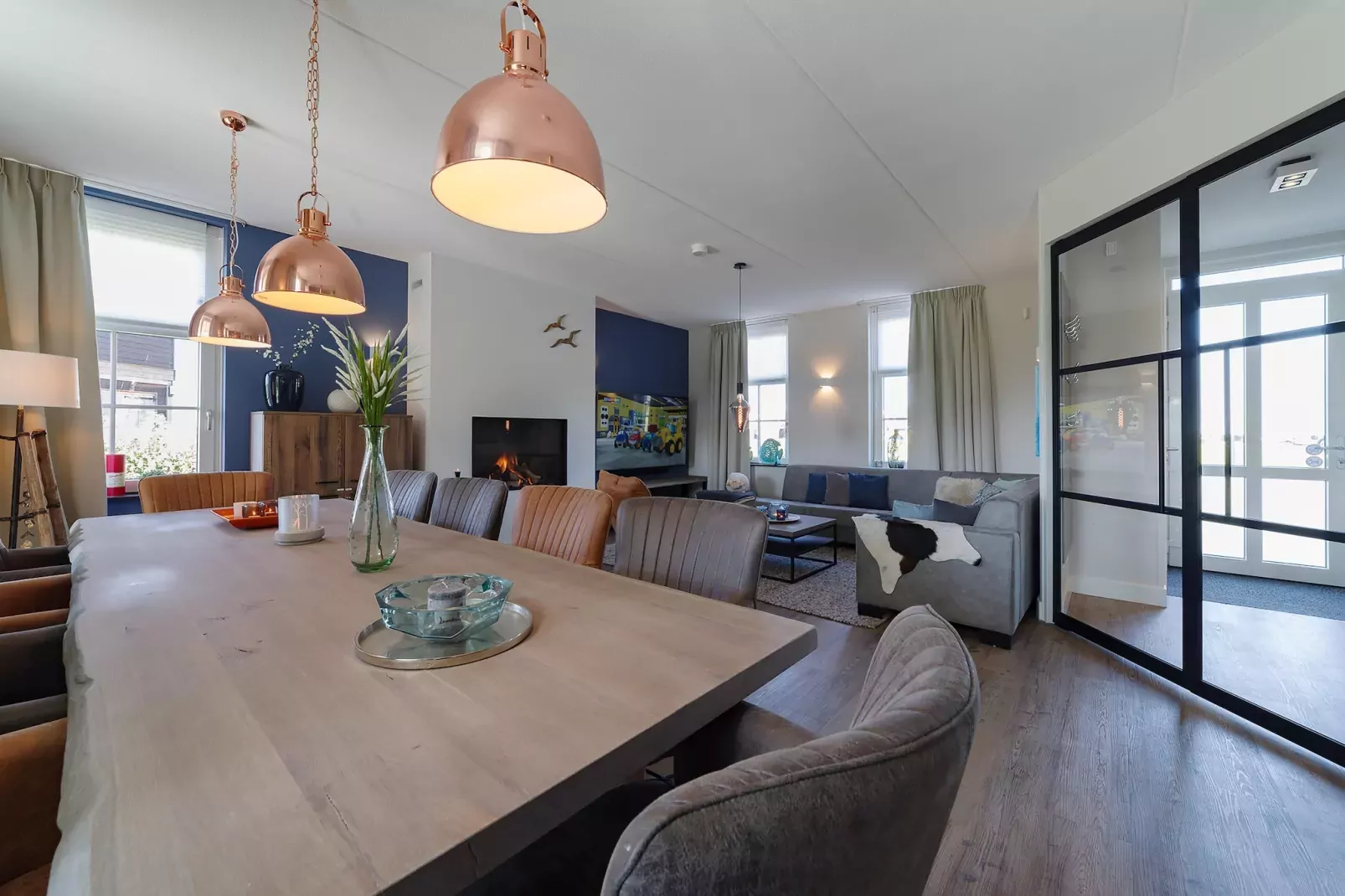 Game Villa-Esszimmer
