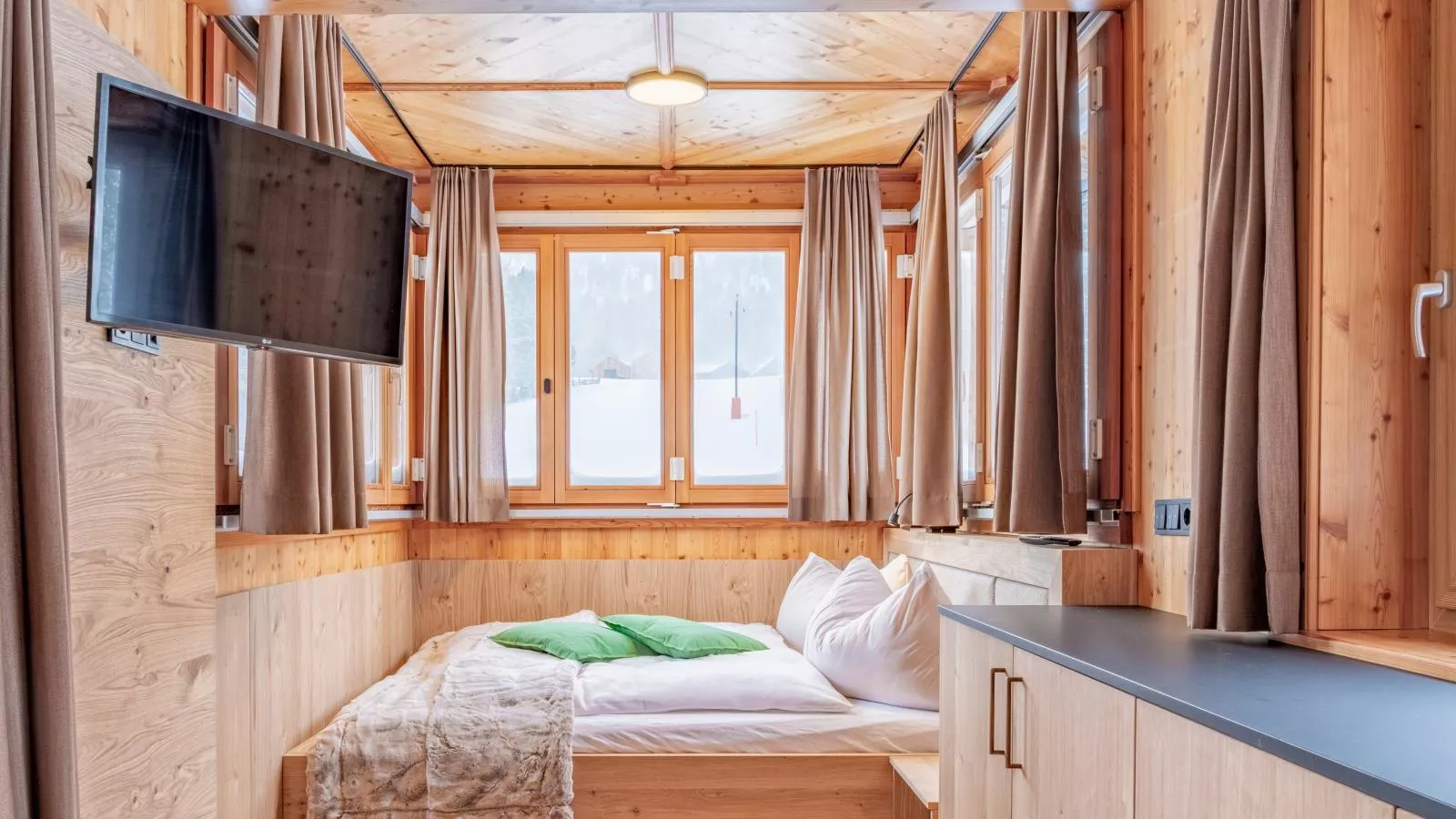 Deluxe Zirberl Top 1-Bedroom