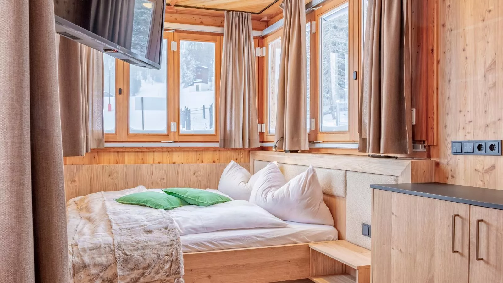 Deluxe Zirberl Top 1-Bedroom
