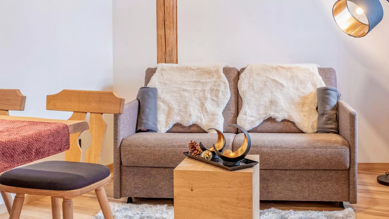 Deluxe Zirberl Top 1-Living room