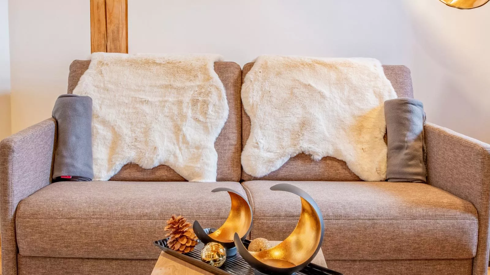 Deluxe Zirberl Top 1-Living room