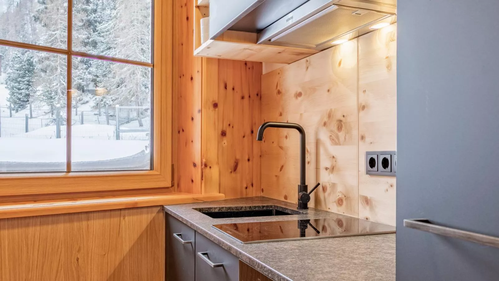 Deluxe Zirberl Top 1-Kitchen