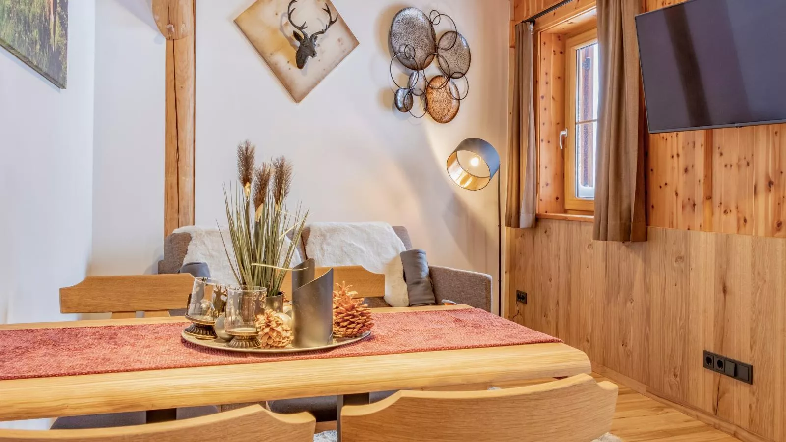 Deluxe Zirberl Top 1-Dining room