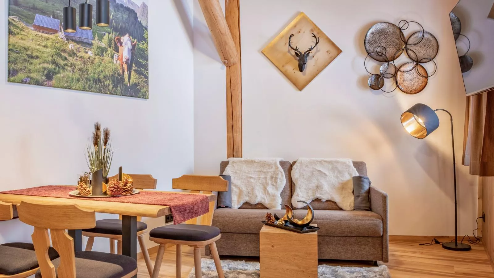 Deluxe Zirberl Top 1-Living room