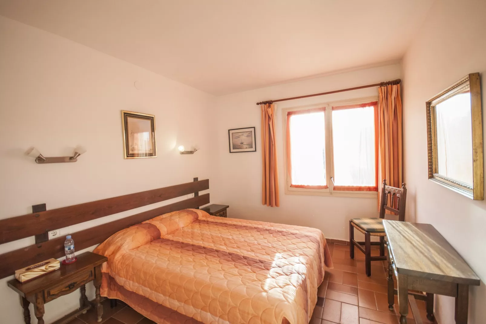 Medas 12-Bedroom