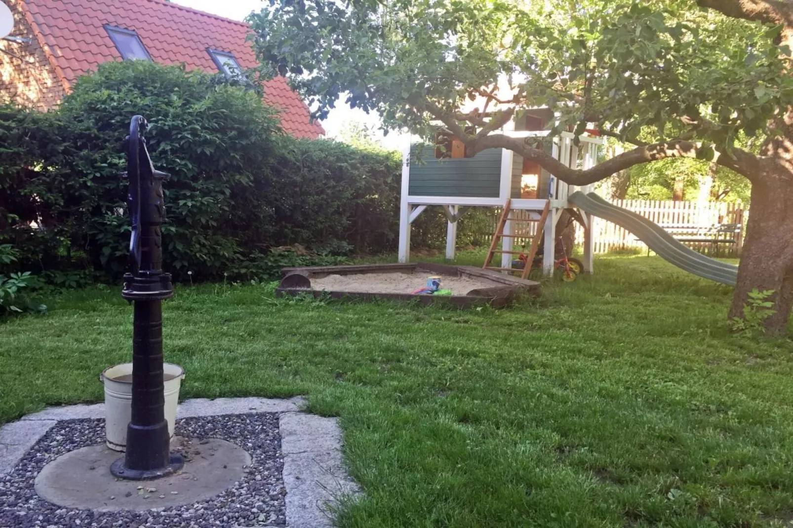 274045-Gardens summer