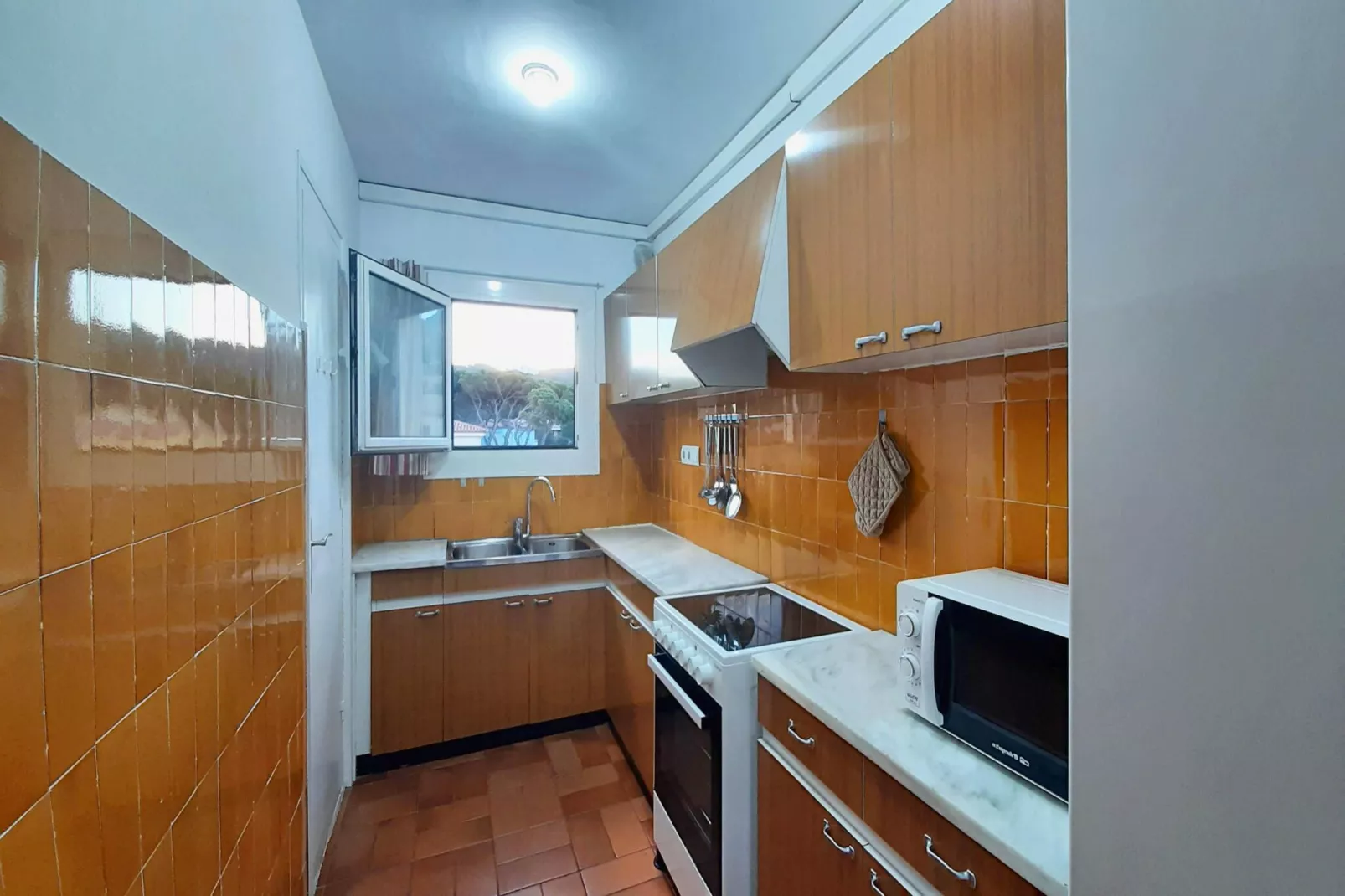 Medas 12-Kitchen