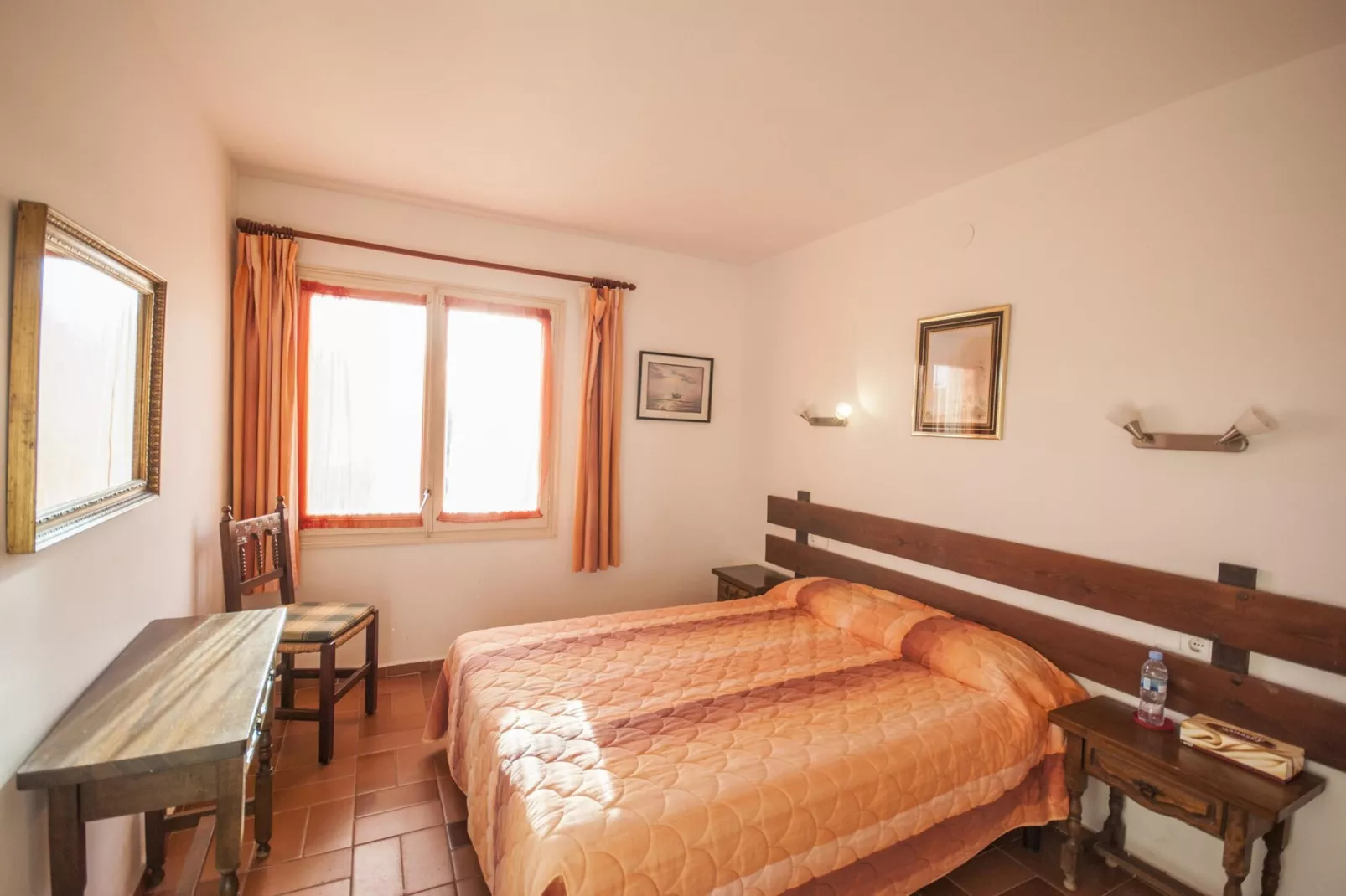 Medas 12-Bedroom