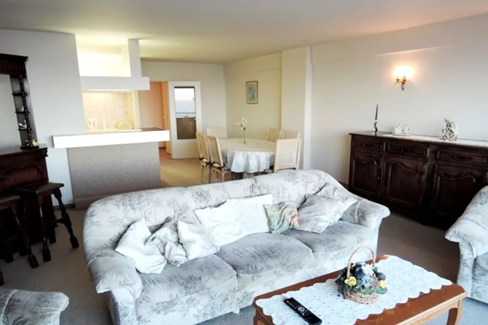 FLAIR 0202/ 2B-Living room