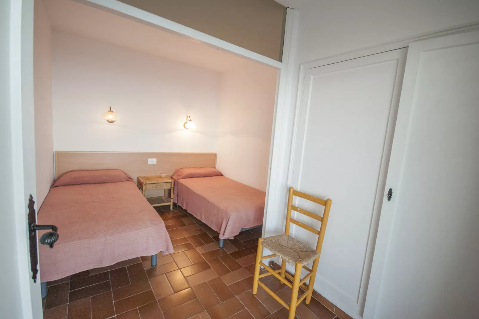 Medas 17-Bedroom