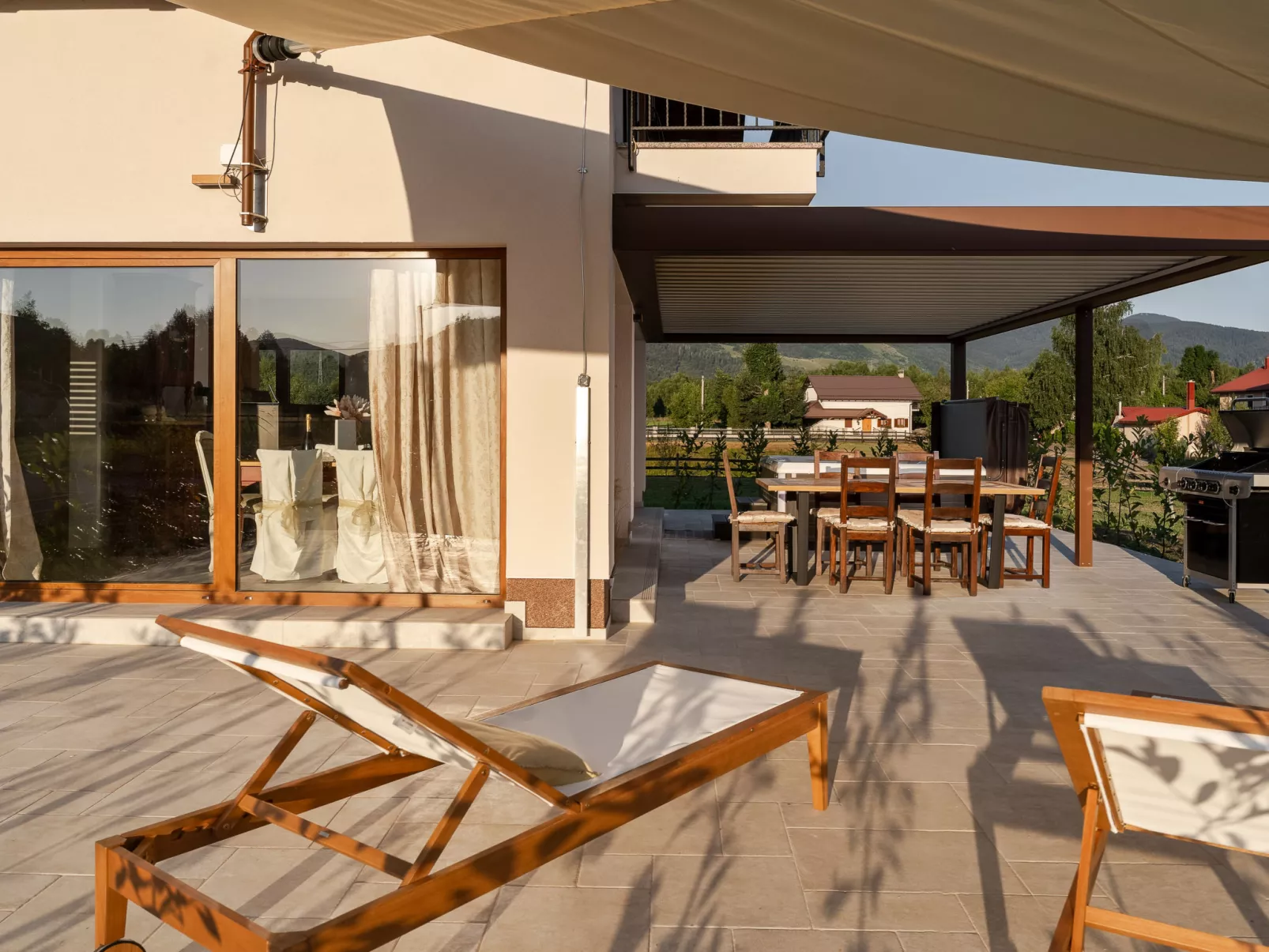 Mountain House Volta 2-Outside