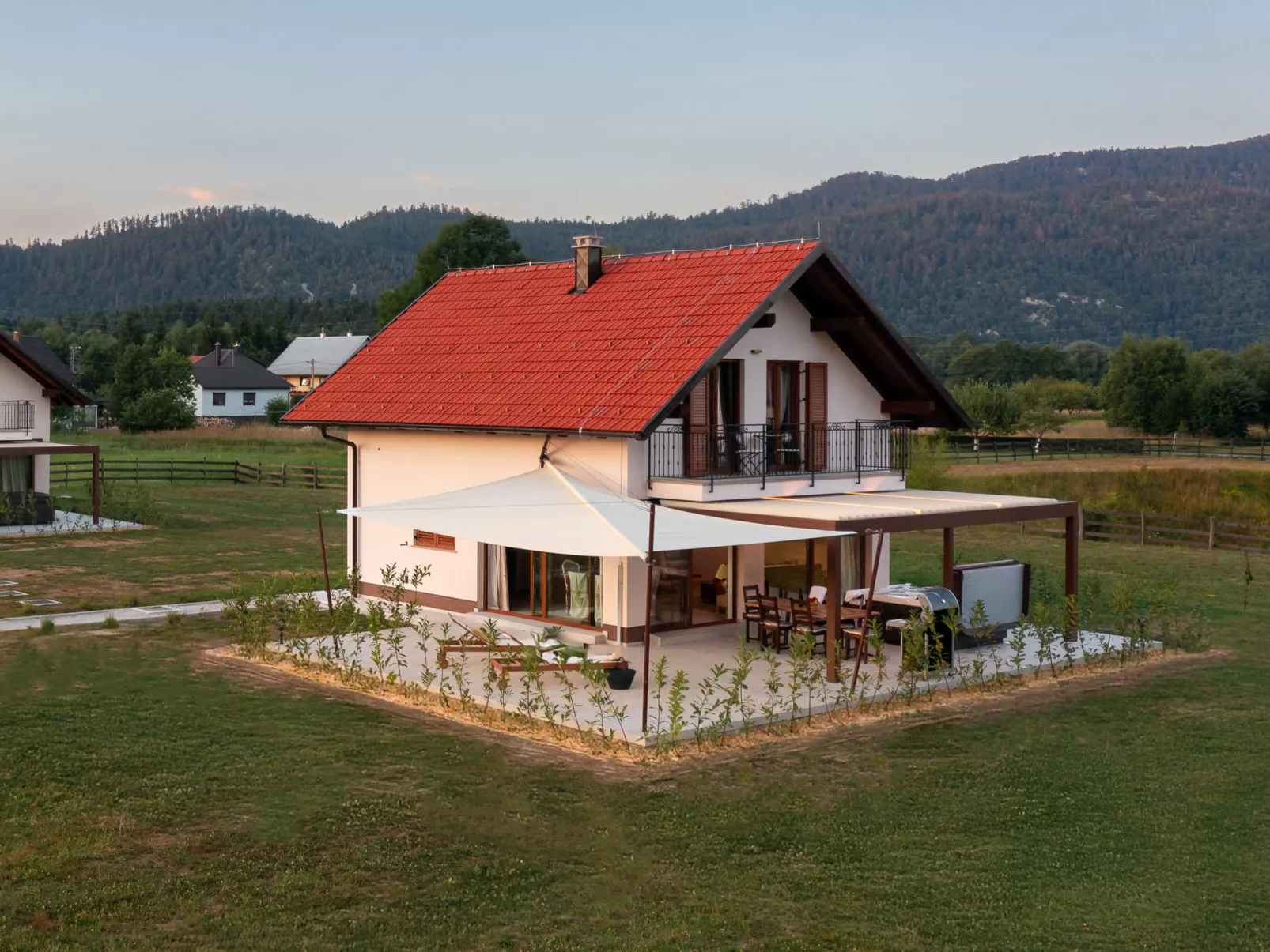 Mountain House Volta 2-Outside