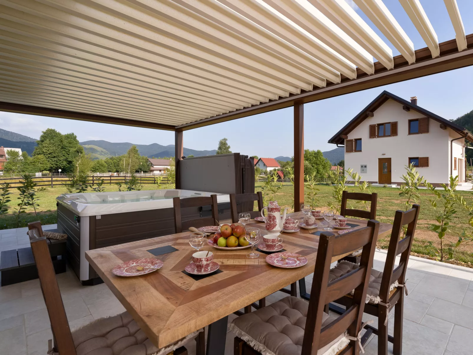 Mountain House Volta 2-Outside