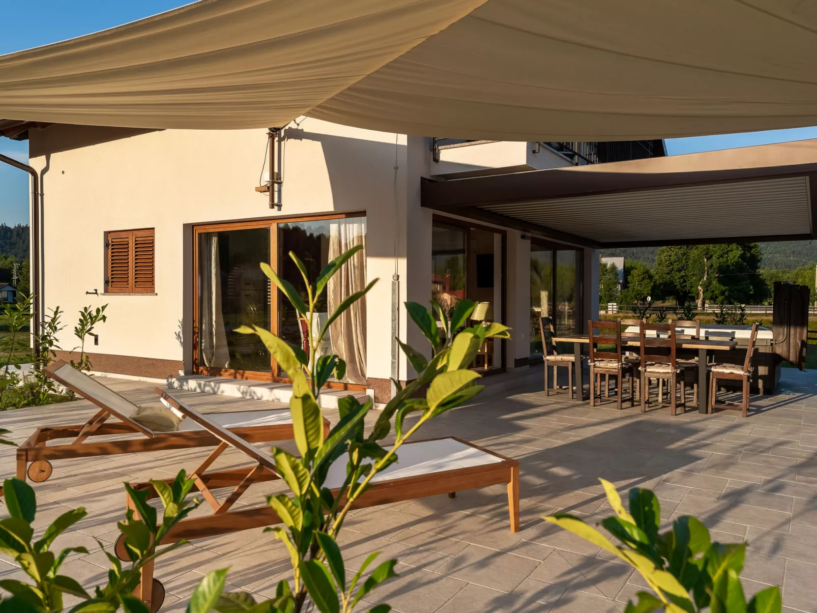 Mountain House Volta 2-Outside